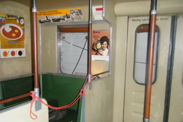 Interior from an older subway car, at the Stockholm Transport Museum. Photo: AleWi (CC0)