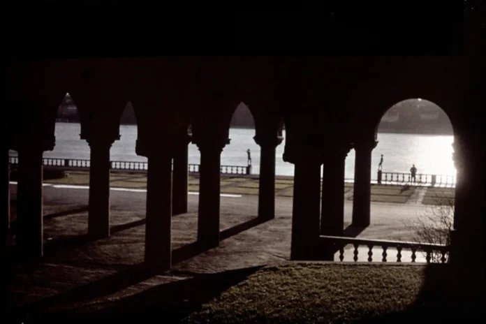 Stockholm City Hall arcade towards Riddarfjärden in 1929. Photo: Gustaf Cronquist - Stockholms stadsmuseum. Public domain.