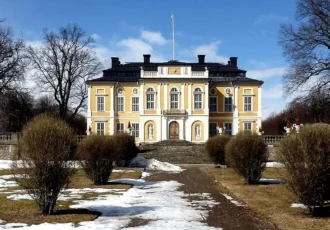 Steninge Palace outside Märsta in northern Stockholm, façade facing Lake Mälaren. Photo: Holger.Ellgaard (CC BY-SA 3.0)