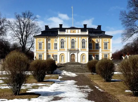 Steninge Palace outside Märsta in northern Stockholm, façade facing Lake Mälaren. Photo: Holger.Ellgaard (CC BY-SA 3.0)