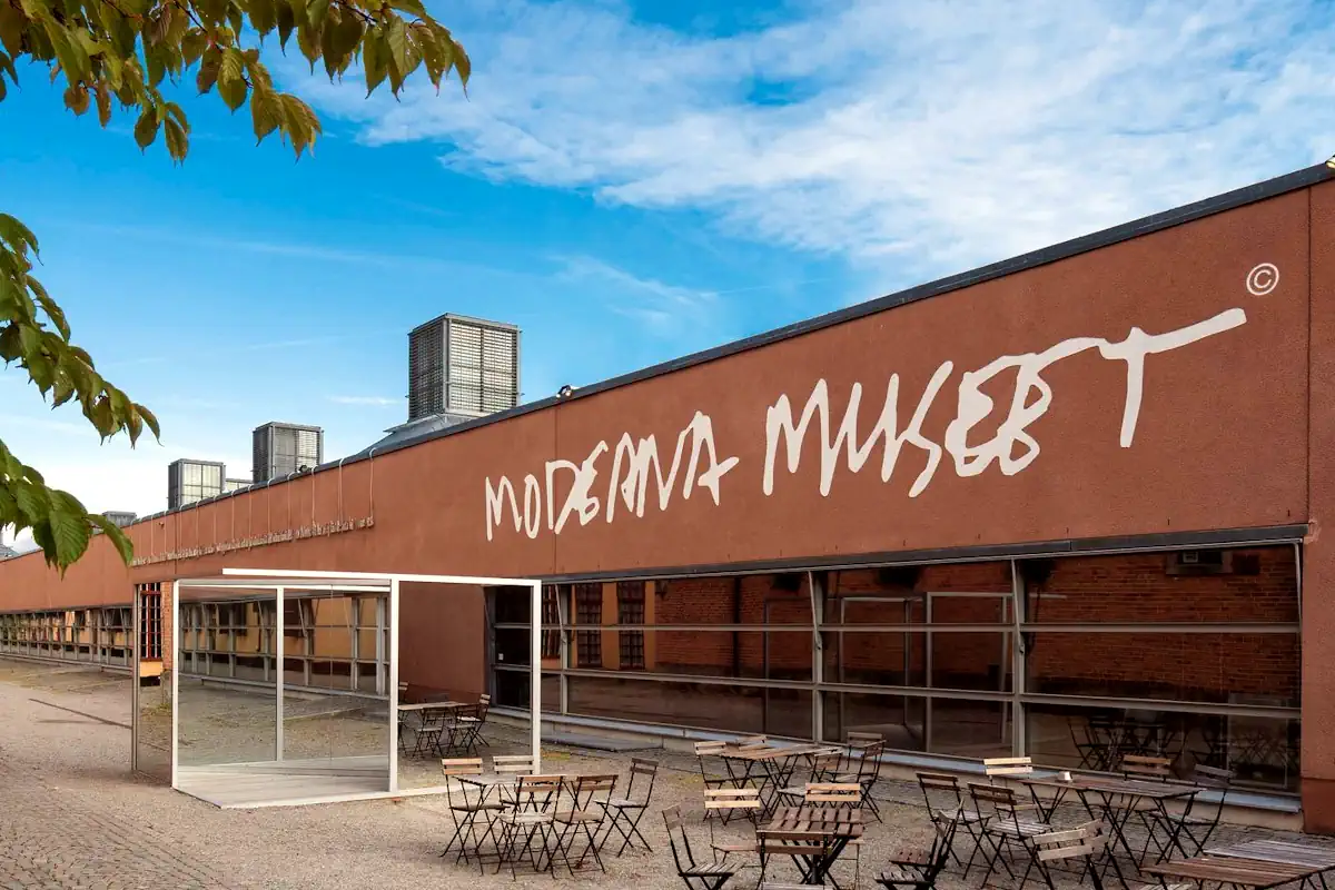 Entrance to Moderna Museet on Skeppsholmen in Stockholm. Photo: Emmawickstrm (CC BY-SA 4.0)