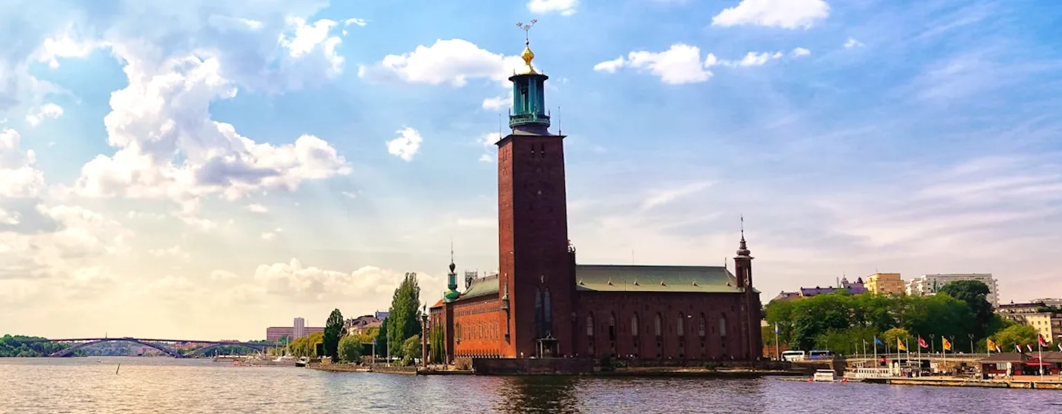 Stockholm City Hall, view from Riddarholmen. Photo: Robert Eklund (Unsplash.com)
