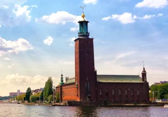 Stockholm City Hall, view from Riddarholmen. Photo: Robert Eklund (Unsplash.com)