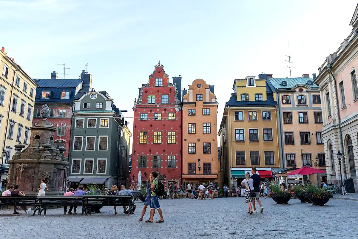 The Seyfridtz House (the narrow yellow one in the center) dates back to the time of the Stockholm Bloodbath. Photo: Øyvind Holmstad (CC BY-SA 4.0)
