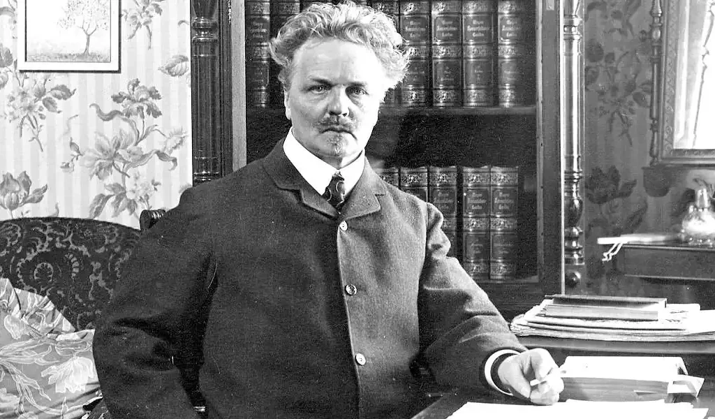 Strindberg in his study/office. Photo by Axel Malmström - Digitala stadsmuseet. (CC BY-SA 4.0)