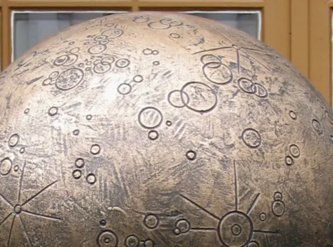 Representation of Mercury from the Sweden Solar System project. The planet can be found at Stockholms stadsmuseum. Photo: Peter Varhelyi (CC BY-SA 2.0)