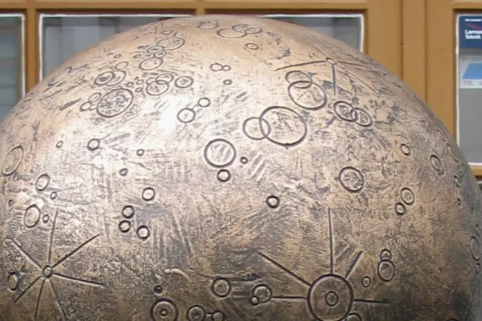 Representation of Mercury from the Sweden Solar System project. The planet can be found at Stockholms stadsmuseum. Photo: Peter Varhelyi (CC BY-SA 2.0)