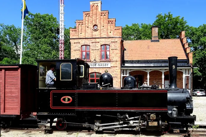 The locomotive "Nian" (9) in front of Taxinge station. Photo: Holger.Ellgaard (CC BY-SA 4.0)