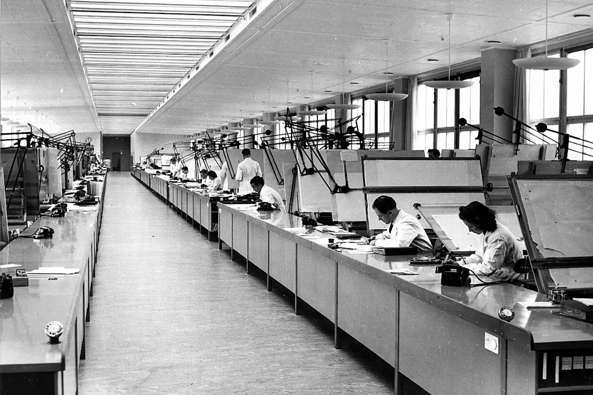 Historic photograph of the drawing department at L. M. Ericsson at Telefonplan in Stockholm. Photo: Statens centrum för arkitektur och design (Public domain)