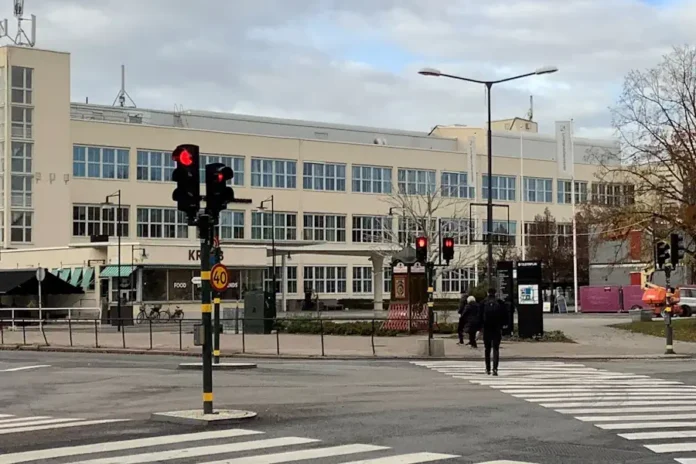 Telefonplan in southern Stockholm, view from the metro toward the former Ericsson factory complex. Photo: Sinikka Halme (CC BY-SA 4.0)