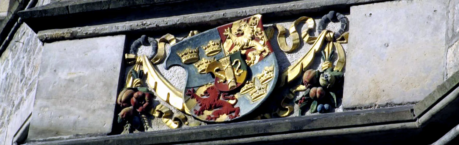 The wall of Lützen Town Hall in Germany, featuring Sweden’s coat of arms with incorrect tinctures. Photo: Jacob Truedson Demitz (Public Domain)