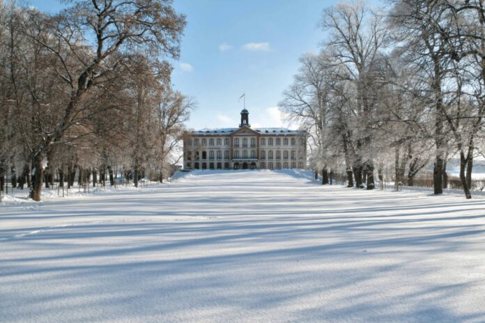 Tullgarn Palace in winter attire. The palace park is open year-round. Photo: Jacob Hidemark/Kungligaslotten.se, © Kungl. Hovstaterna