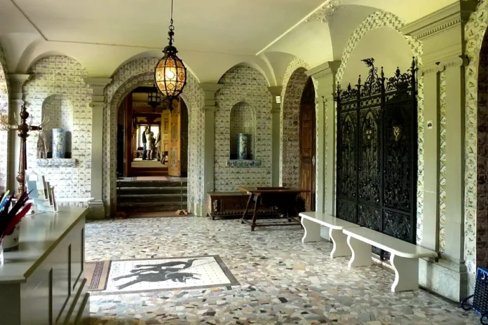 The entrance hall of Tullgarn Palace. Photo: Holger.Ellgaard (CC BY-SA 3.0)