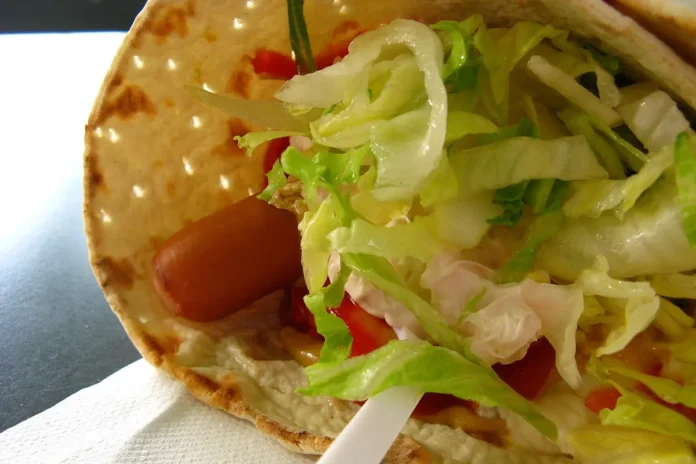 The classic Tunnbrödsrulle is served in an equally classic tunnbröd. Photo: Steven Coutts (CC BY 2.0)