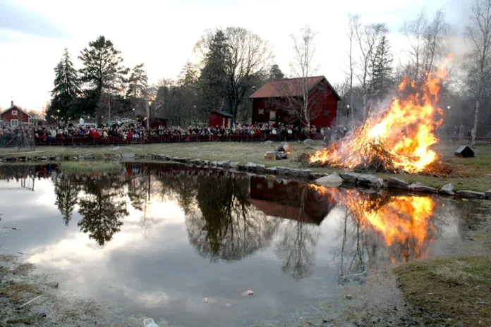 A traditional Walpurgis Night bonfire in Akalla, located in northern Stockholm. Photo: Kotoviski (CC BY 2.5)