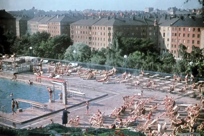 Vanadisbadet in Stockholm, 1938. Photo: Bo Boësen (Public domain)