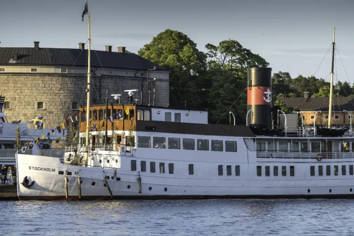 Passenger boats at Vaxholm. Photo: Bengt Nyman from Vaxholm, Sweden (CC BY 2.0)