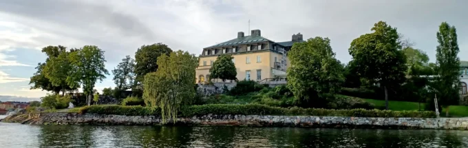 Waldemarsudde from the water. Photo: PineappleDolly. (CC BY-SA 4.0)