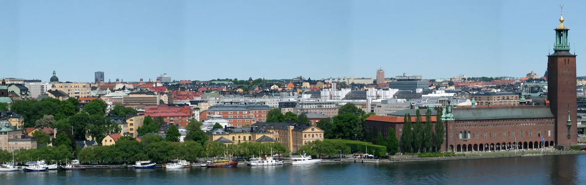 View toward Norr Mälarstrand, with Stockholm City Hall on the right. Photo: Jonas Bergsten (Public domain)
